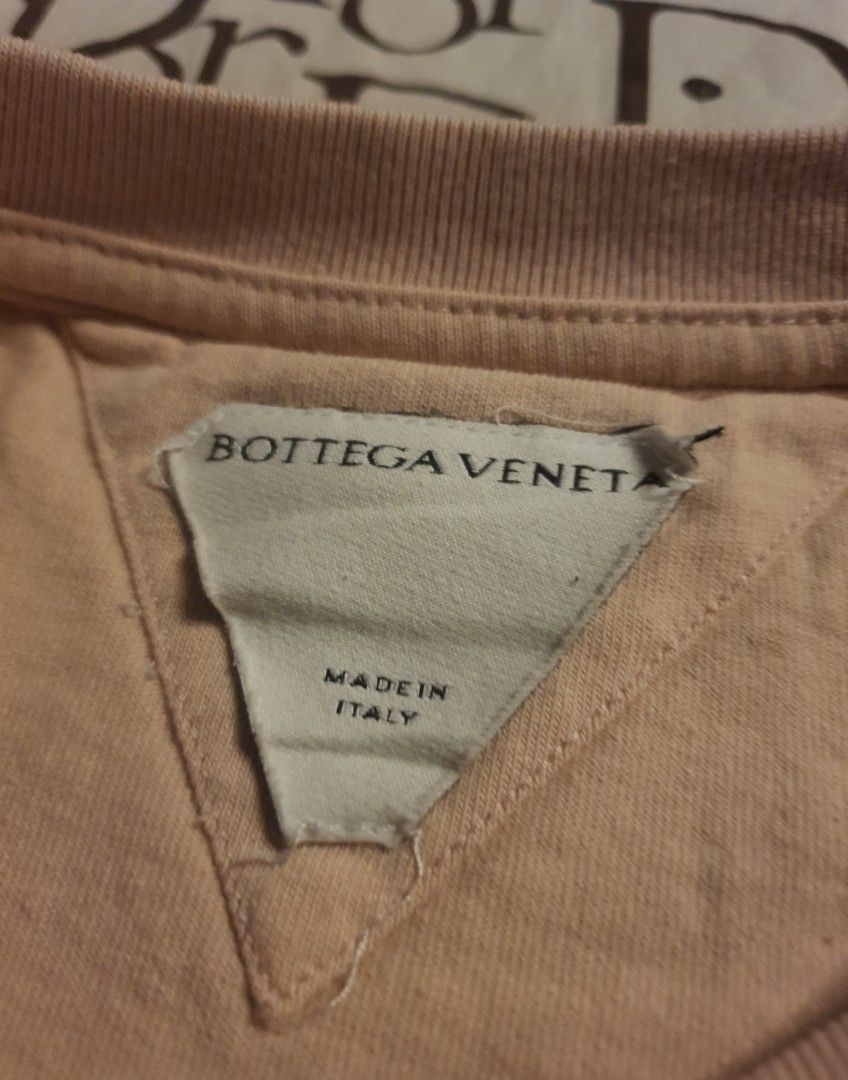 Bottega venetta khaki/brown tshirt (Category: Tshirts & Polo Shirts ) located in San Fernando. Submitted by retro.district. (Listing ID 1464121762, Image 2). Description: - Bottega venetta brown/khaki - Size: Medium - Condition: Excellent - no issue - Color Rate: 9.5/10.