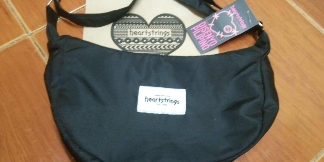brand new Heartstrings bag (Category: Cross-body Bags) located in Muntinlupa City. Submitted by freestone_d54257 (Listing ID 1464091256, Image 1). Description: For fast transactions dm at Aling Maria fb acct.