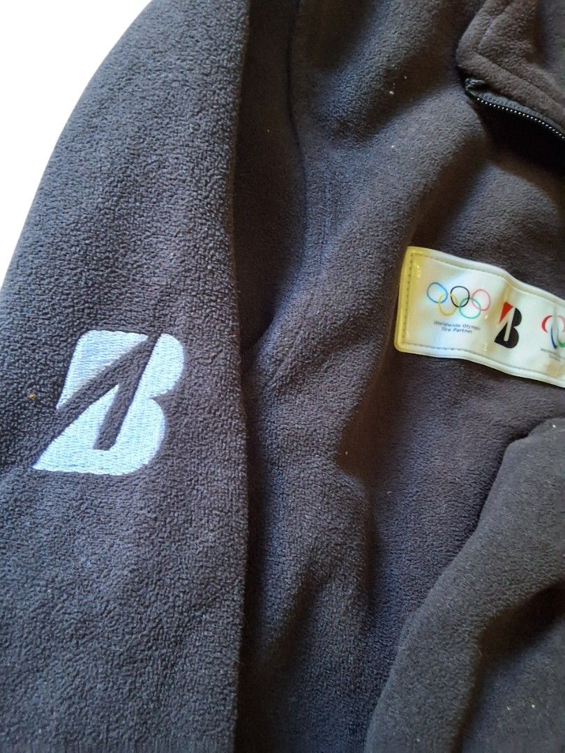 BridgeStone Olympic (Category: Hoodies) located in La Trinidad. Submitted by lotionito2601 (Listing ID 1463999090, Image 3). Description: No issue size large 10 10 cr issue sa may pocket nya may tastas adjusted waistline dm.