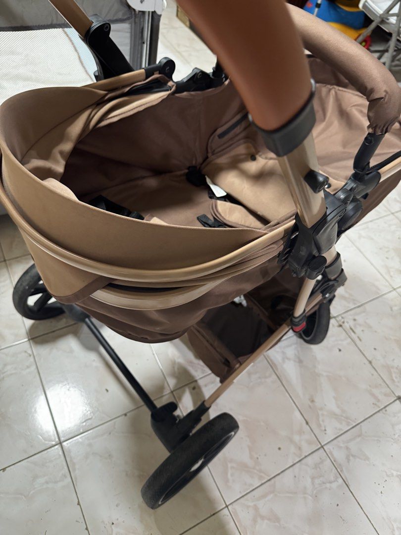 Brown Baby Stroller with Adjustable Handle (Category: Strollers) located in Penaranda. Submitted by deardarlaph_ (Listing ID 1464051251, Image 3). Description: - Brown baby stroller - Reversible seat for facing parent or world - Adjustable handle for comfortable pushing - Canopy offers sun protection - Convenient storage basket underneath - Swivel wheels for easy maneuverability - Folds compactly for storage and travel - Ideal for daily walks and