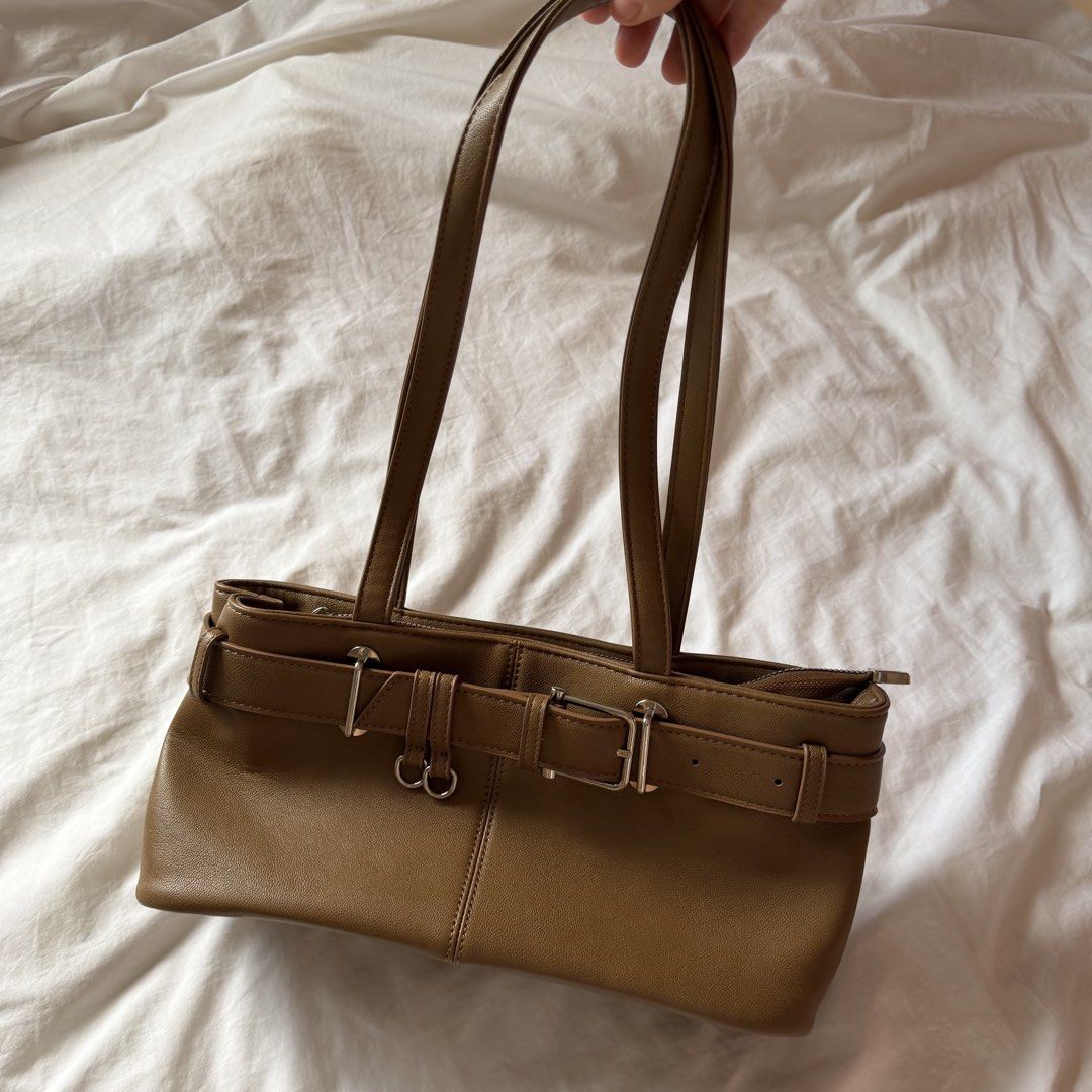 Brown Baguette Bag (Category: Shoulder Bags) located in Mabalacat. Submitted by pauwieee12 (Listing ID 1463958777, Image 2). Description: - Stylish brown shoulder bag - Lipstick stain (last photo) - Made from durable faux leather - Features an attractive front buckle detail - Secure zipper closure for top access - Interior lined with a classic striped pattern - Spacious enough to hold all your essentials - Ideal for everyday use and versatile sty