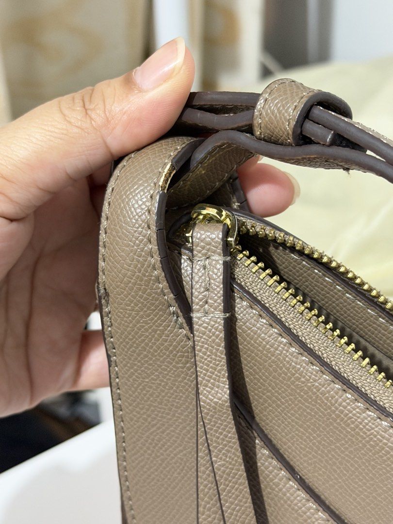 Brown crescent bag (Category: Shoulder Bags) located in Mandaluyong City. Submitted by tuesdayrare (Listing ID 1464001304, Image 3). Description: Medyo natanggal yung rubber sa may sabitan ng handle. Lp is 350. The rest of the bag in good condition.