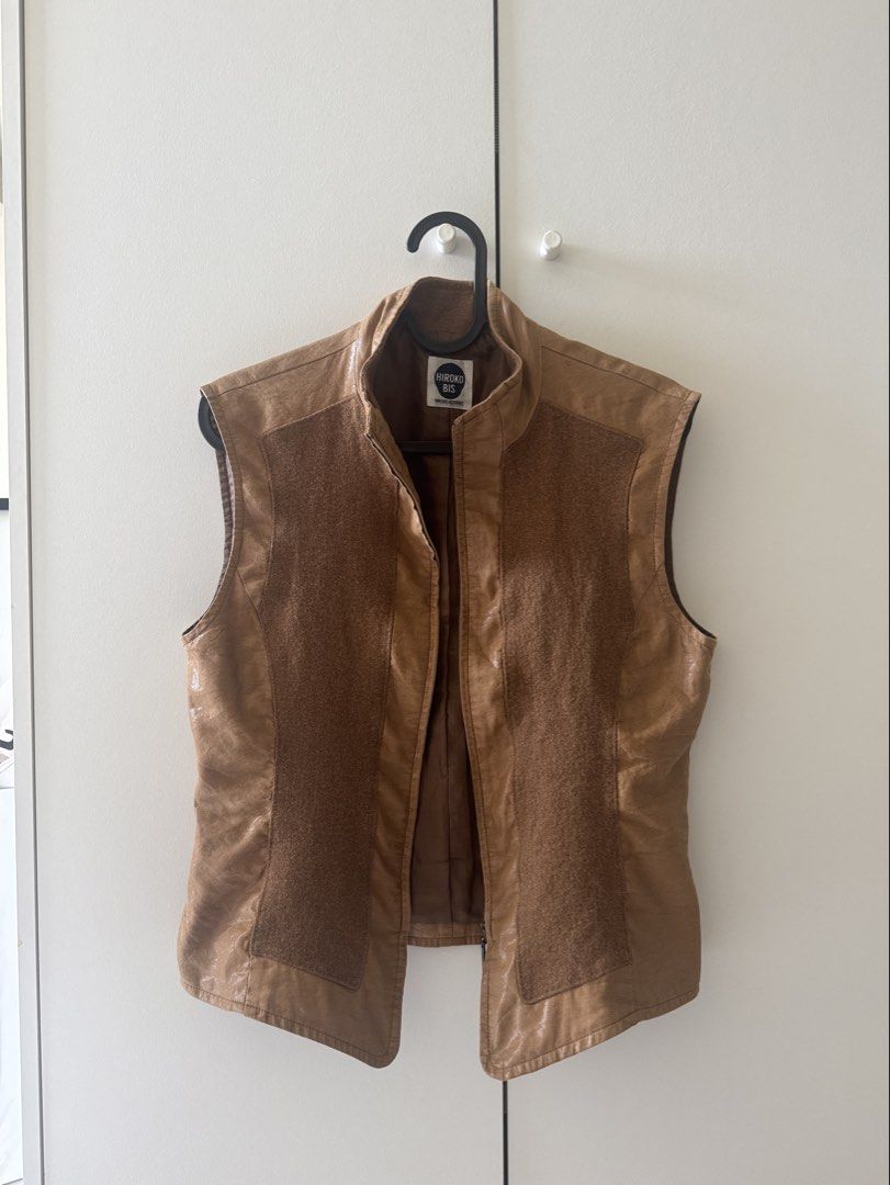 Brown Faux Leather & Wool Blend Vest (Category: Coats, Jackets and Outerwear) located in Manila. Submitted by margsngh (Listing ID 1463989210, Image 2). Description: Hate to let this one go 🥲🤍 This vest is seriously giving Kendall / Hailey vibes! so effortless, chic, and so easy to style. Perfect for that off-duty model look! Only letting go because I’m decluttering my closet. - Cool brown vest with mixed textures - Faux leather on sides and ba