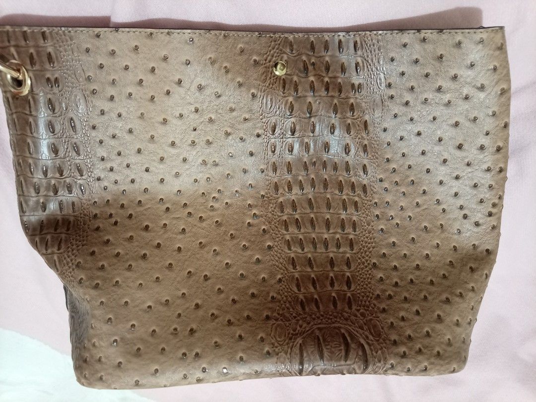 Brown Hobo Bag (Ostrich & Croc Print) (Category: Shoulder Bags) located in Malolos. Submitted by luxuryis_._water (Listing ID 1463976353, Image 3). Description: Up for a sturdy and spacious carrier? Selling this stylish brown hobo-style shoulder bag featuring a mixed faux-ostrich x faux-crocodile 🏷️ Brand: No Brand 🎨 Color: Brown 🧵Material: Synthetic Leather 🔎 Details: faux-ostrich × faux-crocodile leather, sturdy shiny hardware 📏 Measuremen