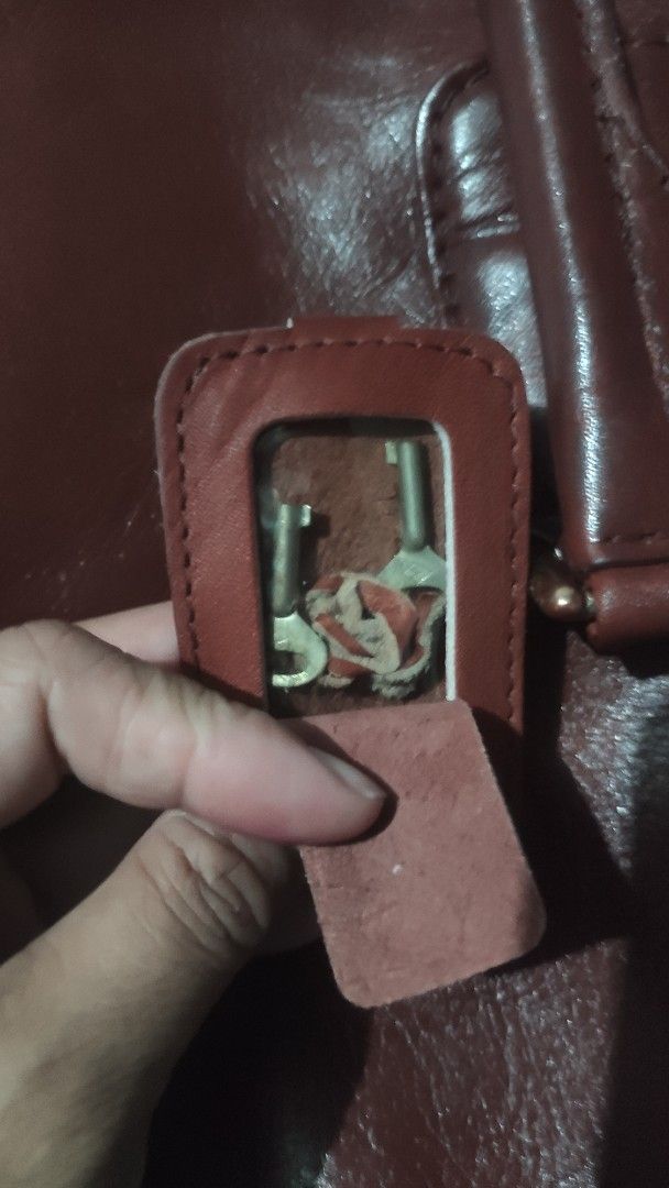 Brown Leather Duffle Bag with Keys (Category: Luxury Bags & Wallets) located in Imus. Submitted by ryanneakiko (Listing ID 1463976889, Image 2). Description: - Classic brown leather duffle bag - Top handles and zip closure - Comes with original small leather pouch and keys - Ideal for weekend trips or stylish everyday carry-all - Features a beautiful leather patina - Plenty of interior space.