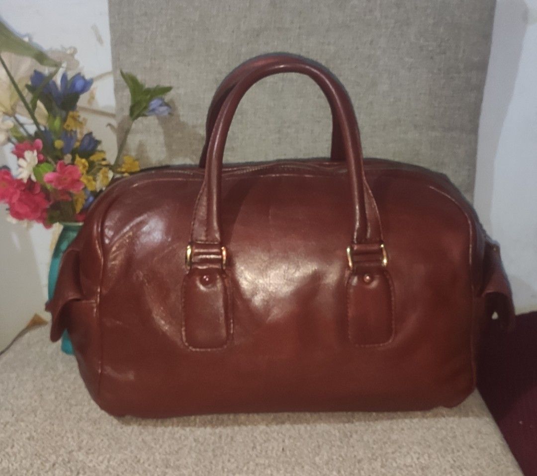 Brown Leather Duffle Bag with Keys (Category: Luxury Bags & Wallets) located in Imus. Submitted by ryanneakiko (Listing ID 1463976889, Image 1). Description: - Classic brown leather duffle bag - Top handles and zip closure - Comes with original small leather pouch and keys - Ideal for weekend trips or stylish everyday carry-all - Features a beautiful leather patina - Plenty of interior space.