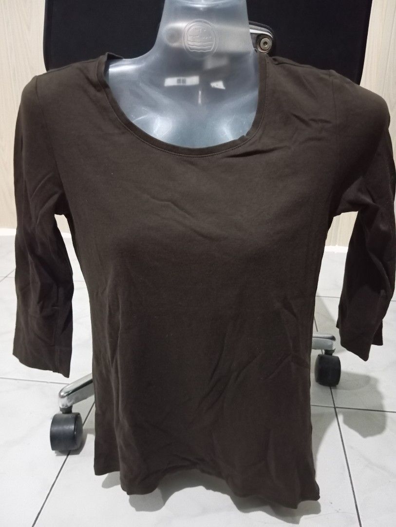 Brown Long-Sleeved Shirt (Category: Longsleeves) located in Dasmarinas. Submitted by kei05 (Listing ID 1463955034, Image 1). Description: - Basic brown long-sleeved shirt - Soft and comfortable fabric - Versatile for layering or wearing on its own - Comfortable fit.