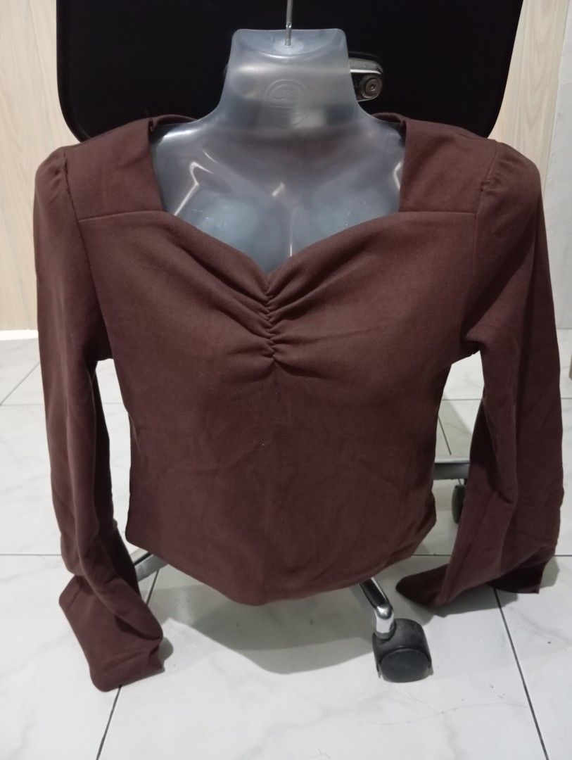 Brown Ruched Long-Sleeved Top (Category: Longsleeves) located in Dasmarinas. Submitted by kei05 (Listing ID 1463956100, Image 1). Description: - Brown long-sleeved top - Soft and stretchy fabric - Ruched detail at the bust - Snug, form-fitting style - Versatile for layering or wearing solo - Ideal for casual outfits.