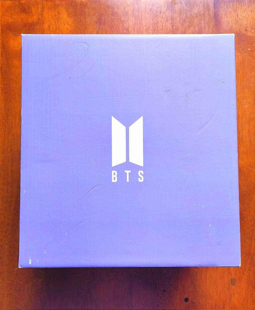 BTS Merch Box #3 Army's Room (Category: K-Wave Merchandise) located in Cebu City. Submitted by pikapicachuuu_bns (Listing ID 1463958269, Image 2). Description: WTS LFB ↪︎ BTS Merch Box #3 Army's Room ✅Complete inclusions - 1850 ✅All inclusions except PC set - 1650 📍Official 📍On hand 📍Reply or message to claim #bts #jin #v #jungkook #jimin #rm #suga #jhope #btsalbum #kpop #album #merch #army #wts #lfb #willingtosell #lookingforbuyer #photocard 