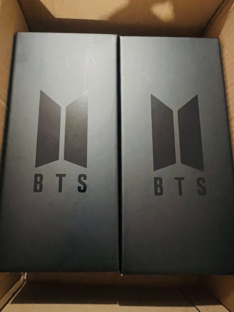 BTS Official Light Stick Version 4 (Category: Everything Else Others) located in Muntinlupa City. Submitted by hermanasbfl (Listing ID 1464100149, Image 2). Description: Sealed.