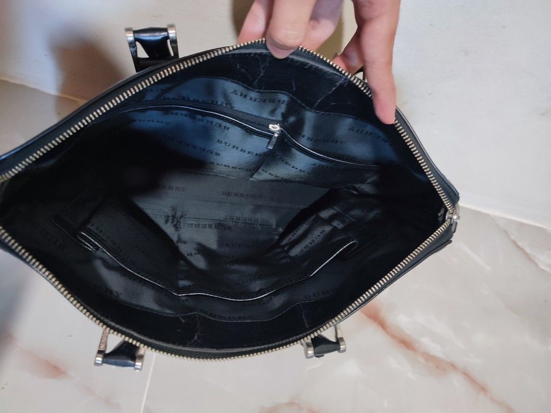 Burberry Briefcase Handbag (Category: Luxury Bags & Wallets) located in Mangaldan. Submitted by thrift.mo.ba (Listing ID 1463968691, Image 3). Description: Burberry Briefcase Handbag no sling with flaws.