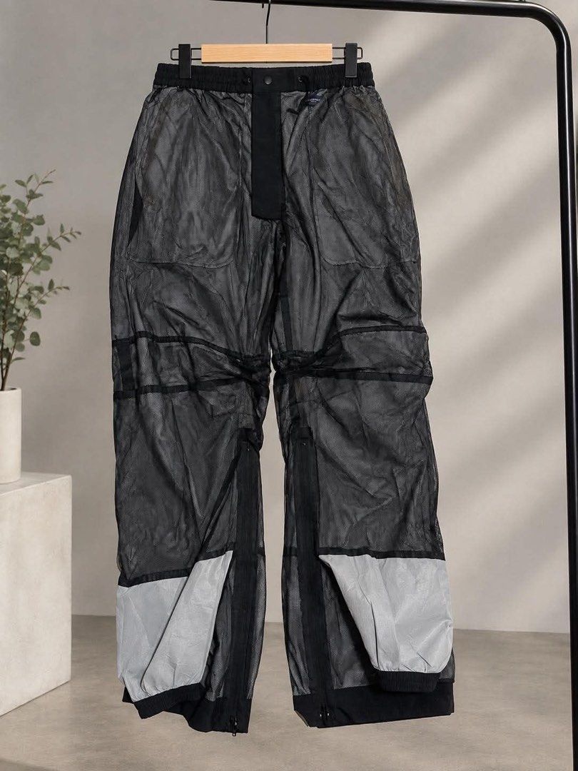 Burberry golf pants water proof (Category: Golf) located in Manila. Submitted by yeshangg (Listing ID 1464086632, Image 3). Description: Burberry golf pants Size 31-36 L41 Water proof (Heavy rain) Excellent condition Color rate 9.8/10.