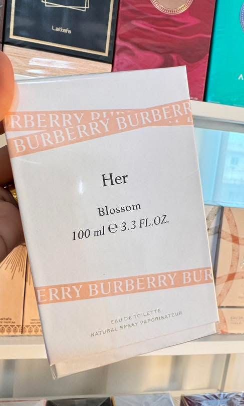 BURBERRY HER BLOSSOM | PREMIUM QUALITY (Category: Fragrance & Deodorants) located in Quezon City. Submitted by embereshop2 (Listing ID 1464137439, Image 1). Description: 📌 Perfect for yourself or as a gift! ✨ Whether you’re treating yourself or looking for a gift for birthdays and any special occasion, this is a great choice. 💗 The scent is very close to 0G and long-lasting, perfect if you want something that smells premium without going over b