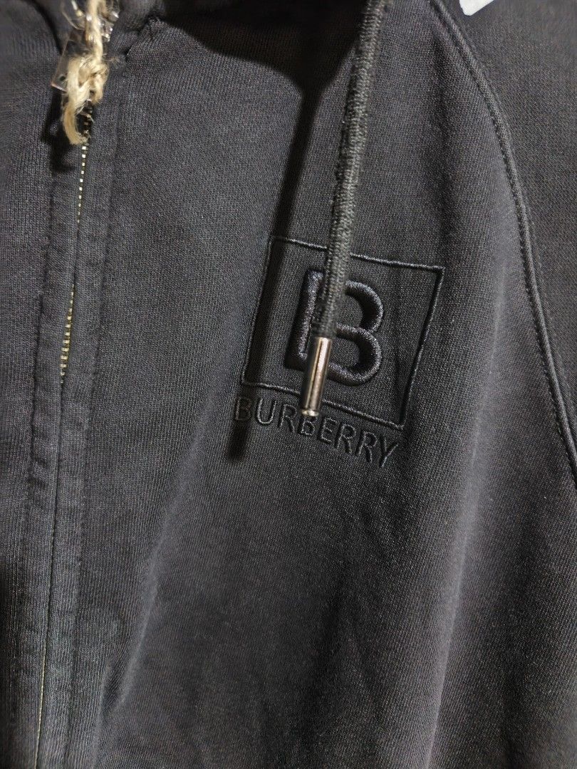 BURBERRY HOODIE (Category: Luxury Apparel) located in Tacurong. Submitted by lyjetbrandedfinds_1827 (Listing ID 1463971828, Image 2). Description: L-XL AS NEW.