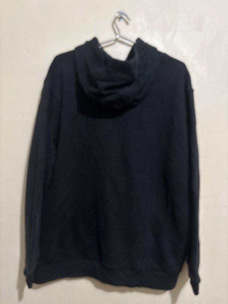 Burberry Logo Applique Hoodie (Category: Hoodies) located in Muntinlupa City. Submitted by owrayttttt (Listing ID 1464016314, Image 3). Description: - Burberry Logo Applique Hoodie - Dimes is 26x29 - Complete tags - No issue.