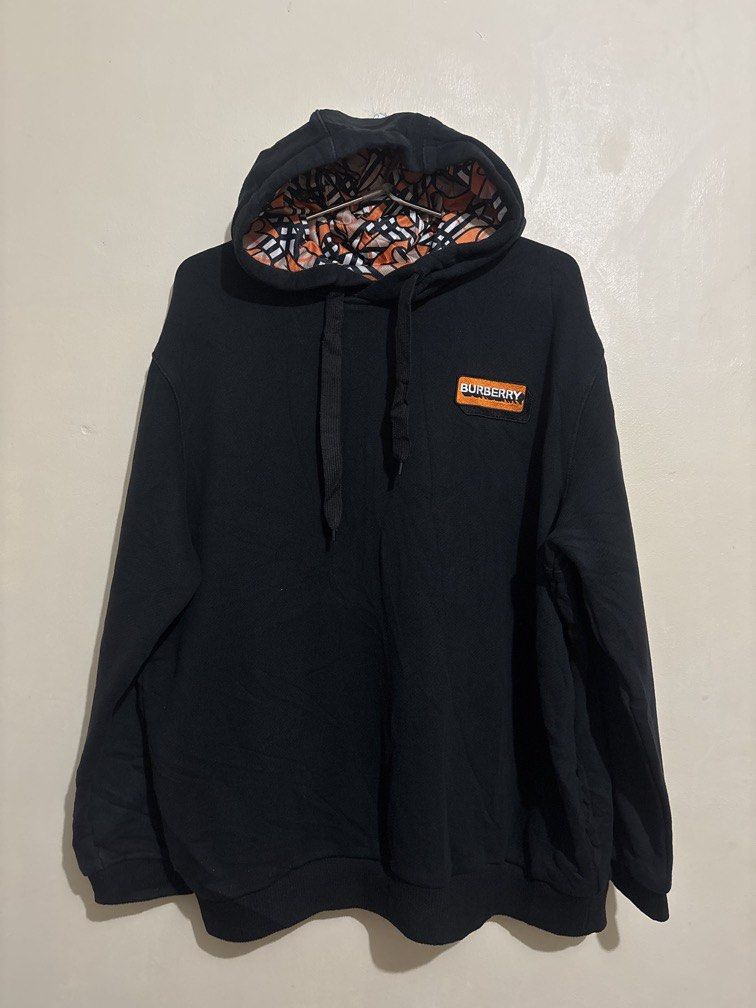 Burberry Logo Applique Hoodie (Category: Hoodies) located in Muntinlupa City. Submitted by owrayttttt (Listing ID 1464016314, Image 1). Description: - Burberry Logo Applique Hoodie - Dimes is 26x29 - Complete tags - No issue.