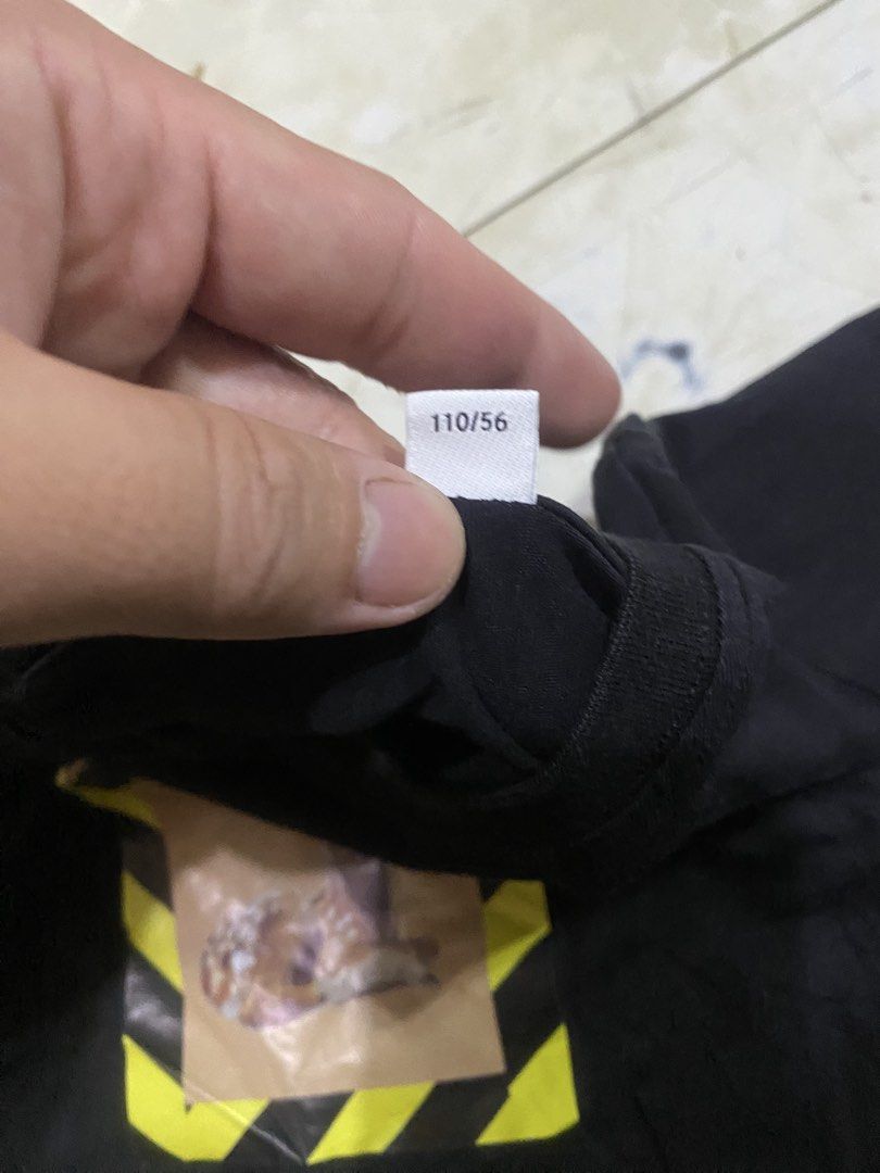 Burberry unisex Tshirt (Category: Babies & Kids Fashion) located in Tagoloan. Submitted by puretiger-389e (Listing ID 1463939903, Image 3). Description: Unisex Size 110cm/ 4 years old.