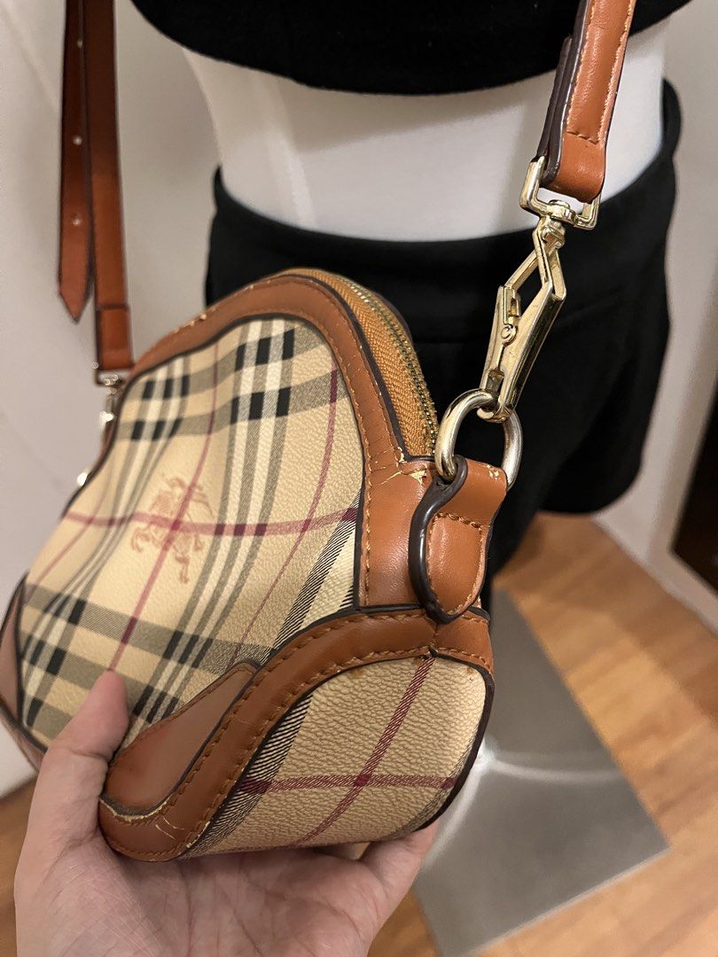 Burberry vintage bag (Category: Cross-body Bags) located in Muntinlupa City. Submitted by on.repeeat (Listing ID 1464067185, Image 3). Description: Please see all uploaded photo for the status and condition of the bag. Has cracks and inside has a stain po Signs of usage as well .