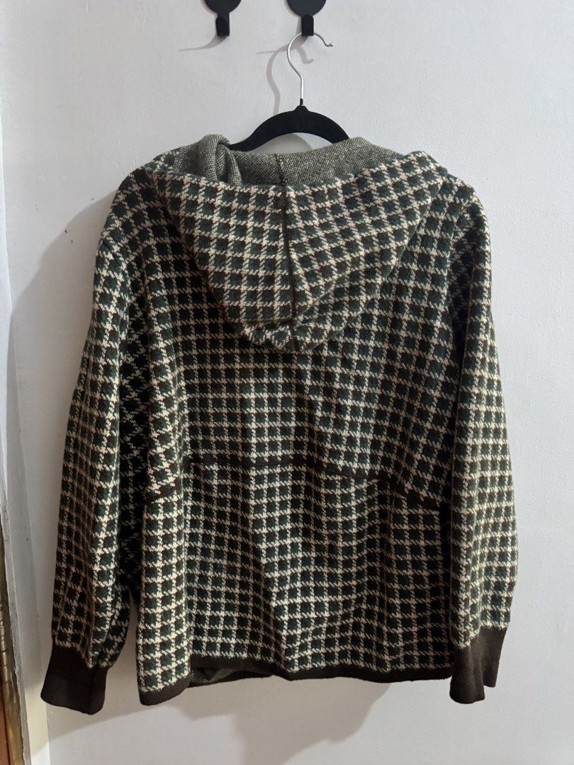 burton houndstooth jacket full zip (Category: Coats, Jackets and Outerwear) located in Manila. Submitted by peppaa.834 (Listing ID 1463980765, Image 2). Description: .