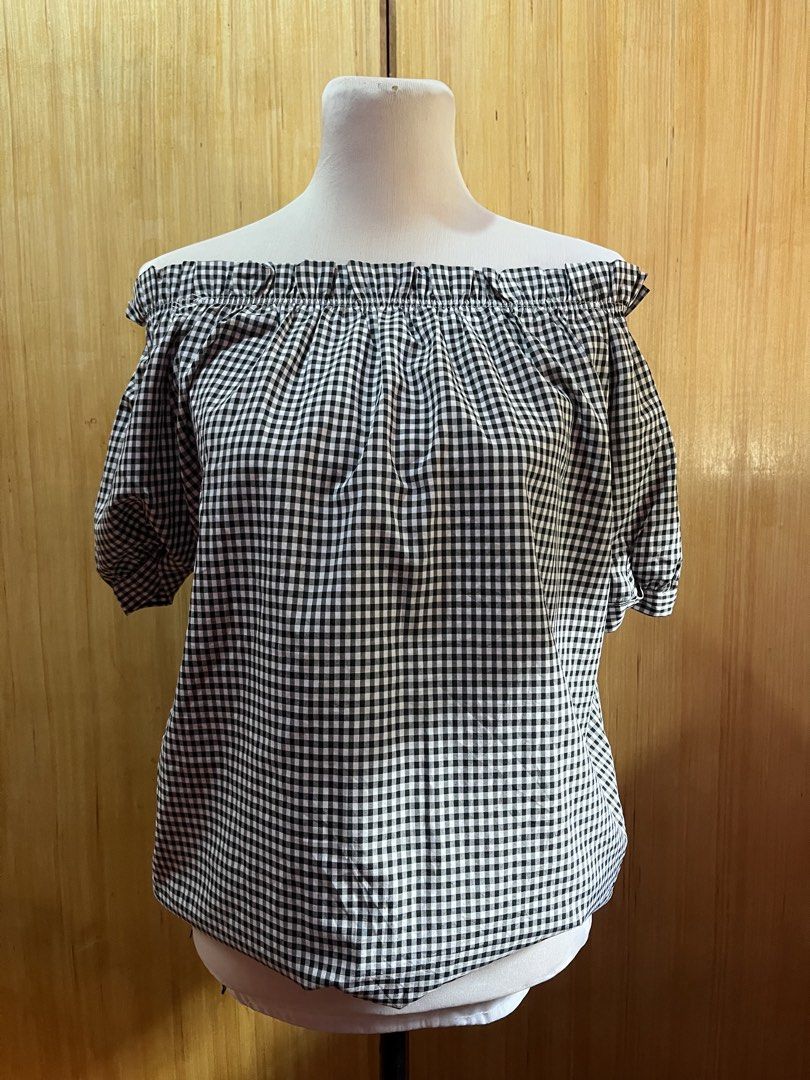B&W Checkered Off Shoulder Top (Category: Blouses) located in Manila. Submitted by acregala.21 (Listing ID 1464013552, Image 1). Description: .