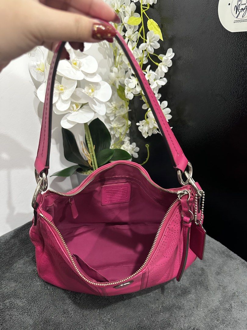 cöachh perforated pink hobo (Category: Looking For) located in Rizal. Submitted by raining_bags (Listing ID 1464068949, Image 2). Description: excellent condition authentic 💯.
