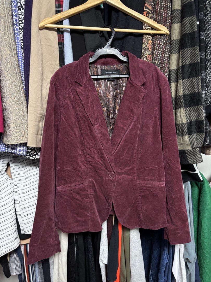 Calvin Klein Coat (Category: Coats, Jackets and Outerwear) located in Pila. Submitted by isabelasthriftclothes (Listing ID 1464067114, Image 1). Description: .