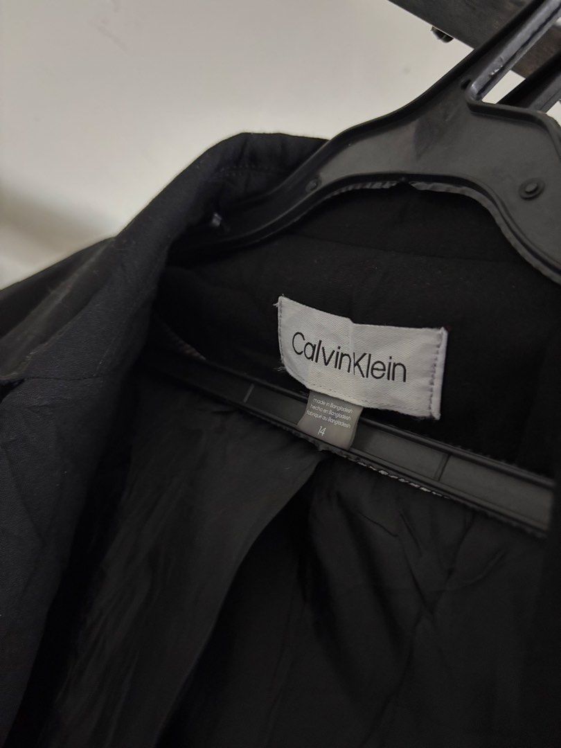 Calvin Klein Coat (Category: Coats, Jackets and Outerwear) located in Pila. Submitted by isabelasthriftclothes (Listing ID 1464079181, Image 2). Description: .