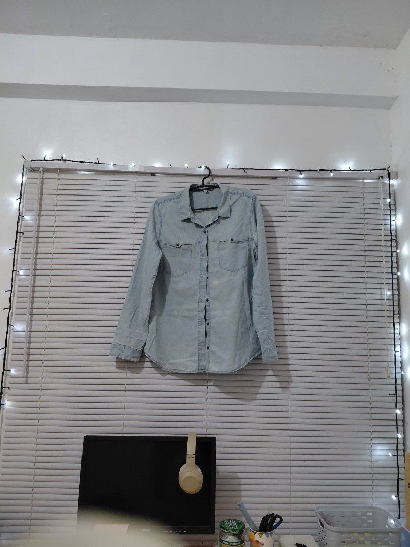 Calvin Klein longsleeves (Category: Longsleeves) located in Naga. Submitted by actinggrandmaster_jean (Listing ID 1463996810, Image 3). Description: decluttering..