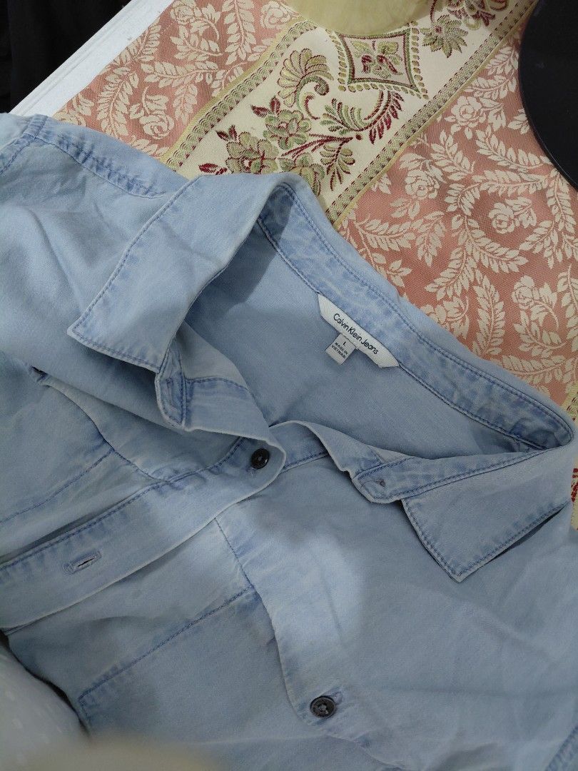 Calvin Klein longsleeves (Category: Longsleeves) located in Naga. Submitted by actinggrandmaster_jean (Listing ID 1463996810, Image 2). Description: decluttering..