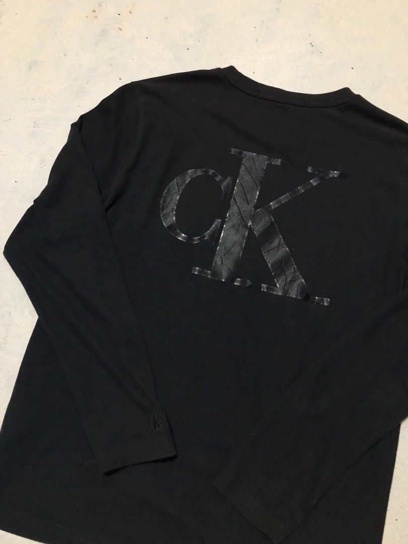 Calvin Klein Lux Light Sweats (Category: Coats, Jackets and Outerwear) located in Cebu City. Submitted by zeus.thrifts (Listing ID 1464131708, Image 3). Description: As New Condition 21 WIDTH 27 LENGTH Big Print PS: nag ka issue sa pag upload mukhang ewan haha, as new condi sa personal.