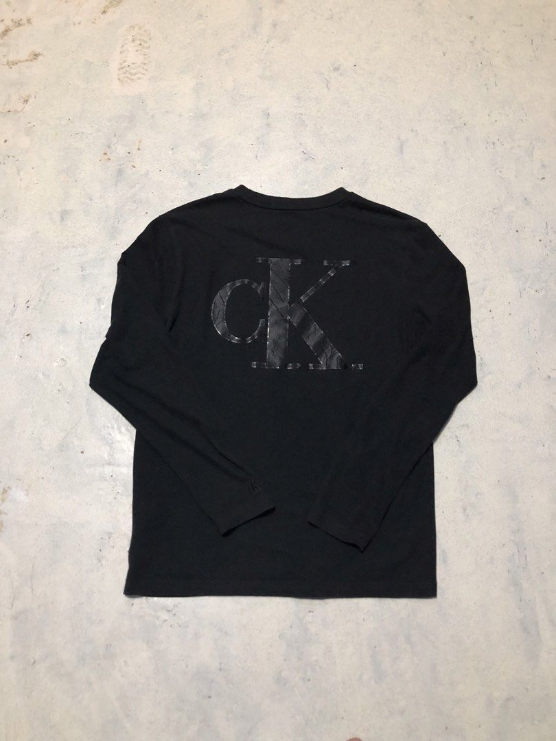 Calvin Klein Lux Light Sweats (Category: Coats, Jackets and Outerwear) located in Cebu City. Submitted by zeus.thrifts (Listing ID 1464131708, Image 1). Description: As New Condition 21 WIDTH 27 LENGTH Big Print PS: nag ka issue sa pag upload mukhang ewan haha, as new condi sa personal.