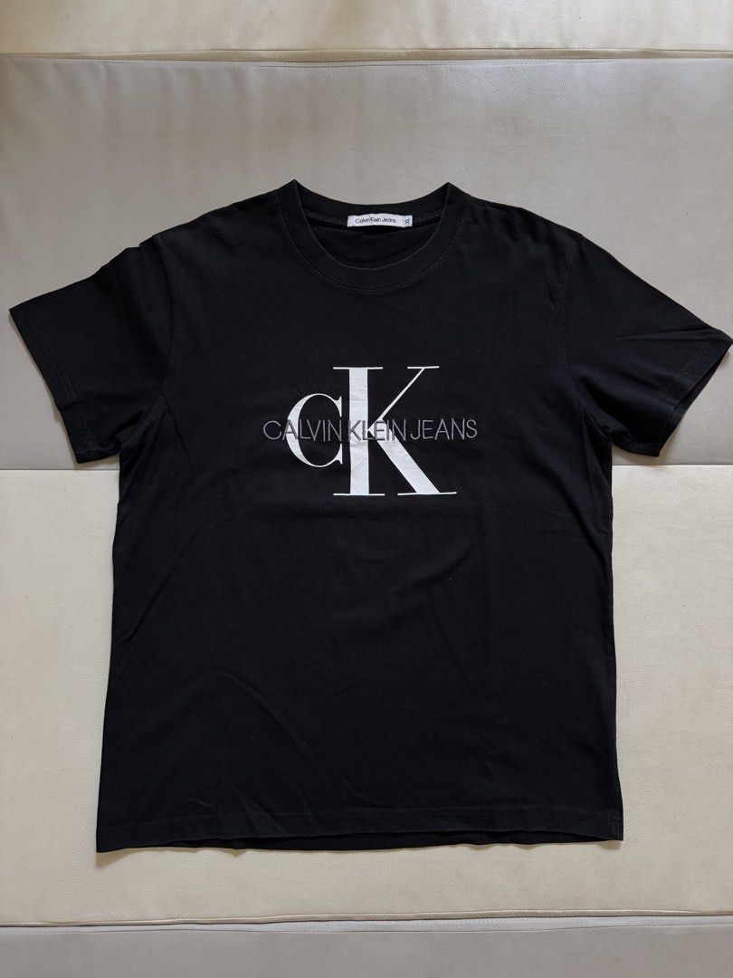 Calvin Klein Men’s T-Shirt CK (Category: Tshirts & Polo Shirts ) located in Quezon City. Submitted by vaniefiel (Listing ID 1464064996, Image 1). Description: For Sale! Authentic Calvin Klein T-Shirt Size: XL on tag 👌Best fits Medium to Large 👉🏼Kindly check the pictures for actual size dimensions Color rate: 9.5 of 10 No reservation First to pay basis only! MOP: Gcash Payment first before shipping. SF shoulder by the buyer Thank you! .