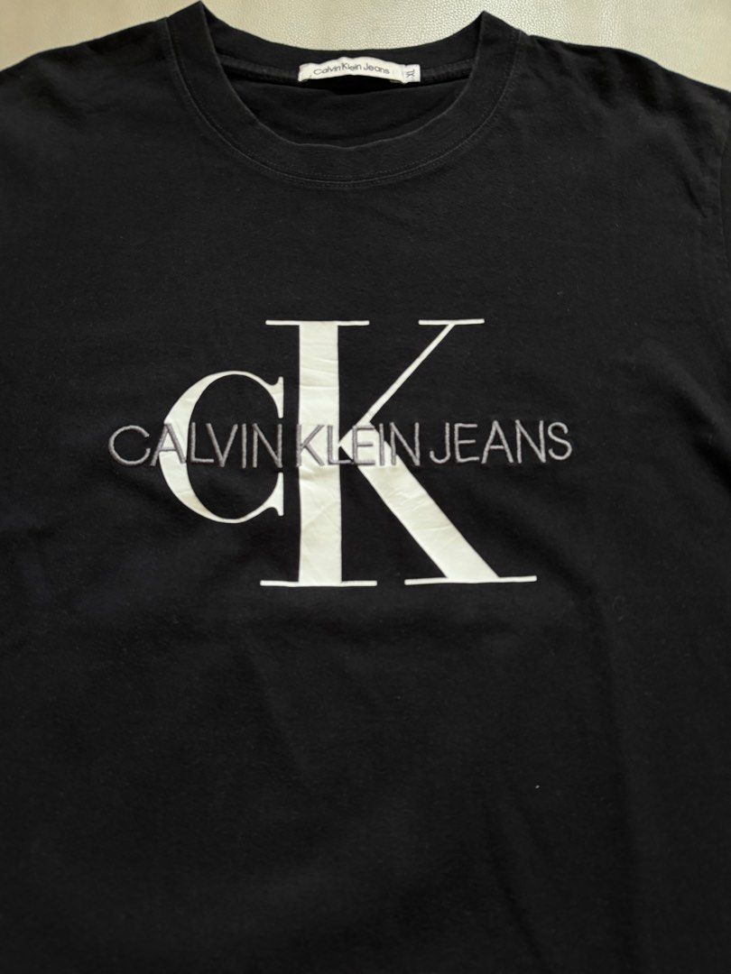 Calvin Klein Men’s T-Shirt CK (Category: Tshirts & Polo Shirts ) located in Quezon City. Submitted by vaniefiel (Listing ID 1464064996, Image 2). Description: For Sale! Authentic Calvin Klein T-Shirt Size: XL on tag 👌Best fits Medium to Large 👉🏼Kindly check the pictures for actual size dimensions Color rate: 9.5 of 10 No reservation First to pay basis only! MOP: Gcash Payment first before shipping. SF shoulder by the buyer Thank you! .