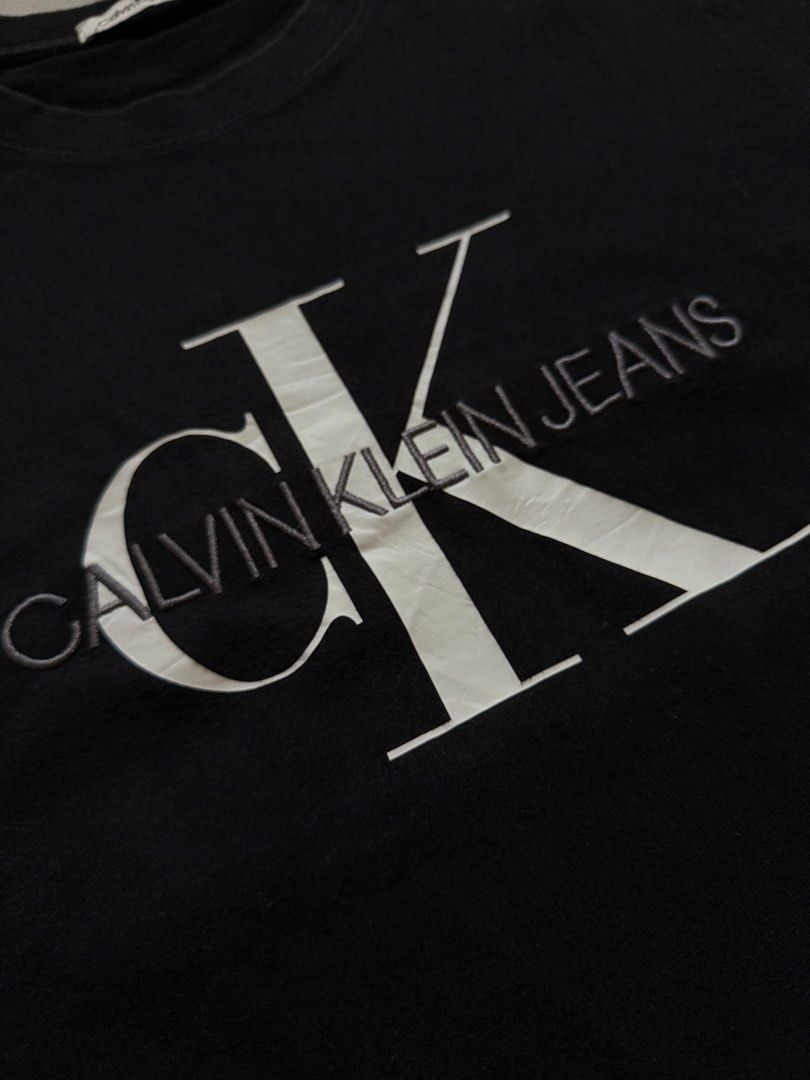 Calvin Klein Men’s T-Shirt CK (Category: Tshirts & Polo Shirts ) located in Quezon City. Submitted by vaniefiel (Listing ID 1464064996, Image 3). Description: For Sale! Authentic Calvin Klein T-Shirt Size: XL on tag 👌Best fits Medium to Large 👉🏼Kindly check the pictures for actual size dimensions Color rate: 9.5 of 10 No reservation First to pay basis only! MOP: Gcash Payment first before shipping. SF shoulder by the buyer Thank you! .