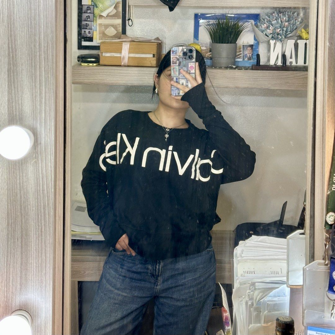CALVIN KLEIN Performance Sweatshirt (Category: Coats, Jackets and Outerwear) located in Cainta. Submitted by yayitsianm (Listing ID 1464046339, Image 3). Description: .
