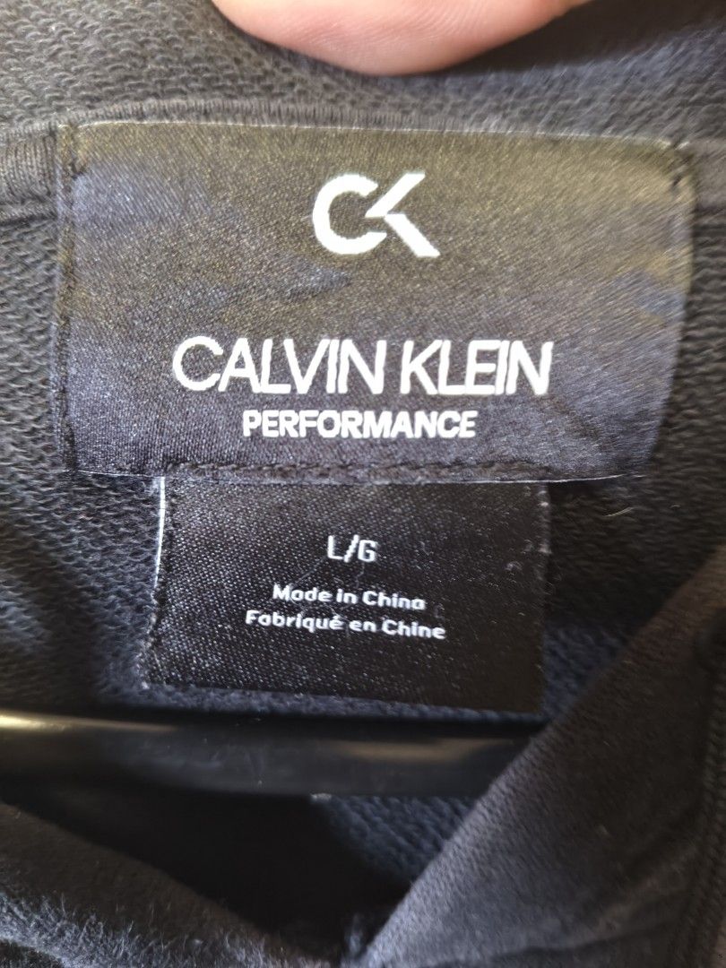Calvin Klien hoodie (Category: Coats, Jackets and Outerwear) located in Manila. Submitted by makoy023 (Listing ID 1463996761, Image 3). Description: CK hoodie size Large black color rate 9/10.