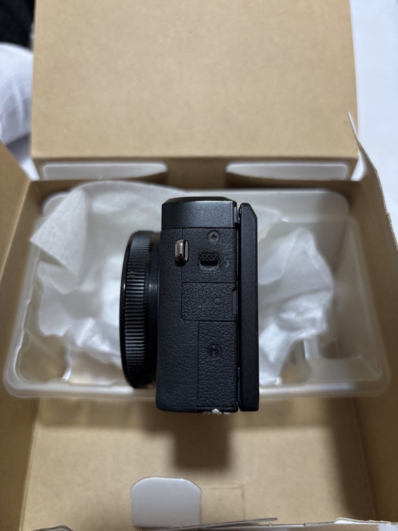 Canon PowerShot G7X3 Mark III (Category: Cameras) located in Quezon City. Submitted by quickdrip (Listing ID 1464083502, Image 3). Description: Canon G7X3 Mark 3 III Canon G7X Mark 3 III 100% working Issue: Bleeding in lcd upper left corner (but touchscreen and lcd working normally), worn out rubber, scratches (see photos) Comes with original box/battery/charger Rfs: Got a different camera.