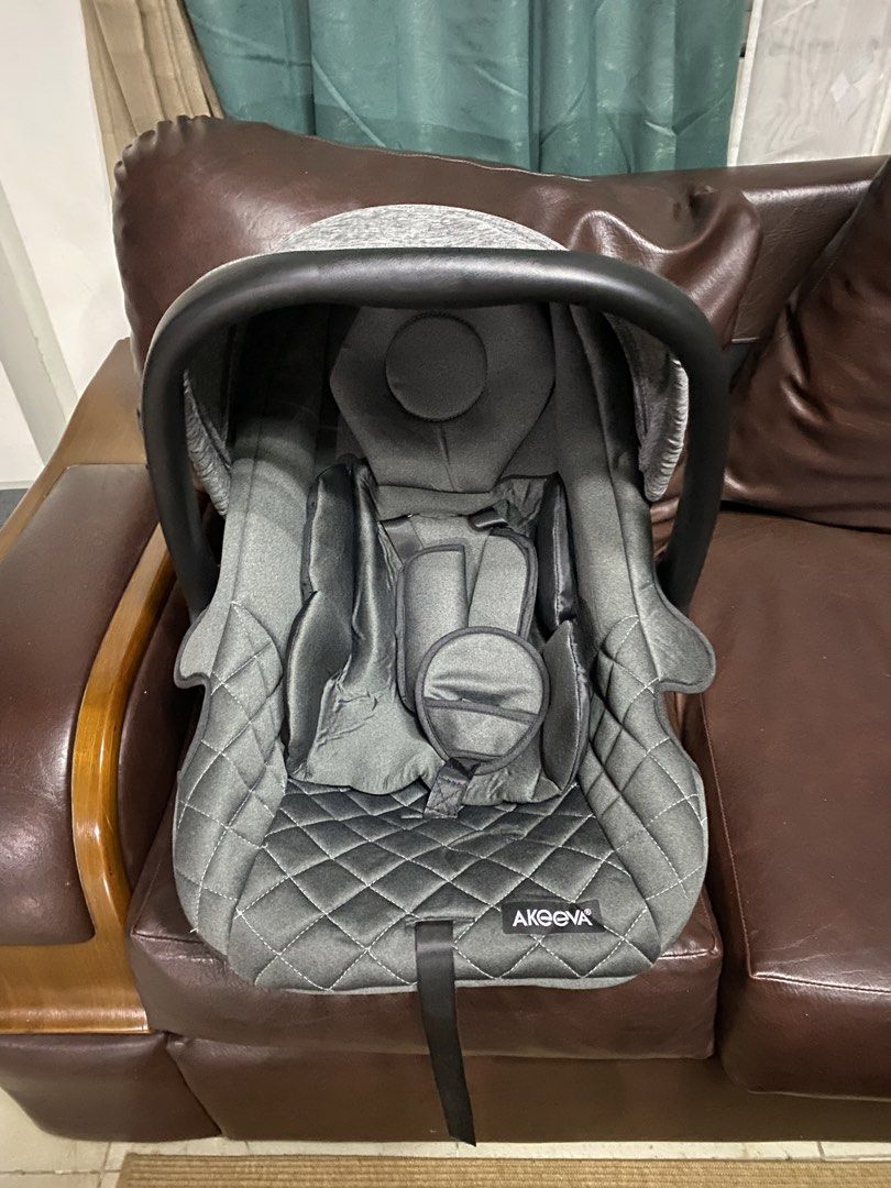 Car Seat/Carrier (Category: Car Seats) located in Limay. Submitted by davidmawjowee (Listing ID 1464056466, Image 3). Description: Car seat/ Carrier from Akeeva Supports new born up to 13kg Includes a snap-type car seat "smart-snap" connector and a 5-point safety harness belt..