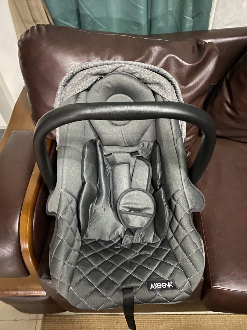 Car Seat/Carrier (Category: Car Seats) located in Limay. Submitted by davidmawjowee (Listing ID 1464056466, Image 1). Description: Car seat/ Carrier from Akeeva Supports new born up to 13kg Includes a snap-type car seat "smart-snap" connector and a 5-point safety harness belt..