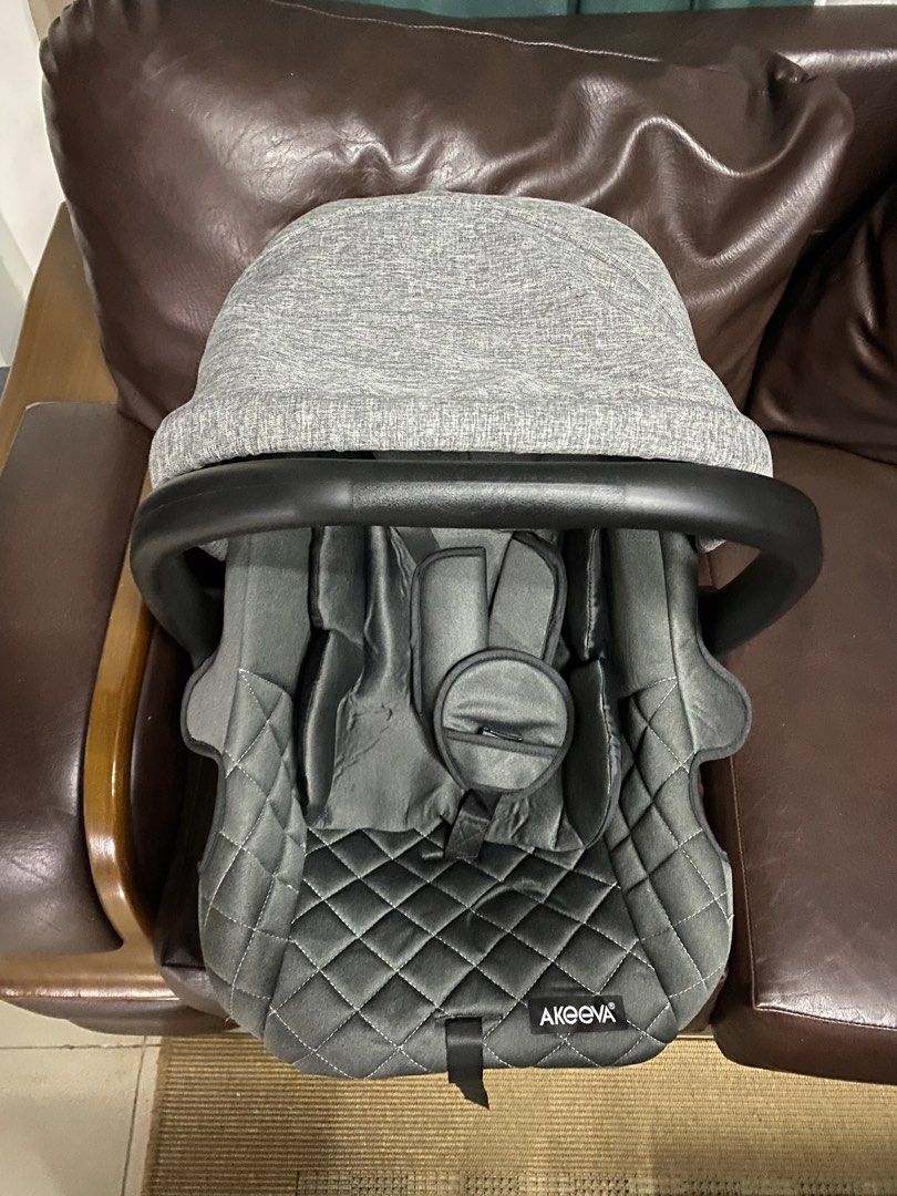 Car Seat/Carrier (Category: Car Seats) located in Limay. Submitted by davidmawjowee (Listing ID 1464056466, Image 2). Description: Car seat/ Carrier from Akeeva Supports new born up to 13kg Includes a snap-type car seat "smart-snap" connector and a 5-point safety harness belt..