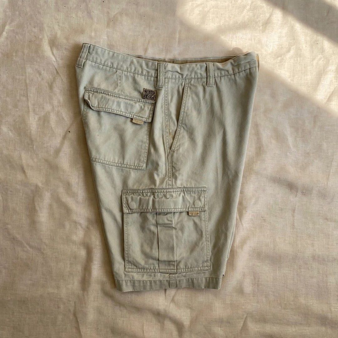 Cargo jorts (Category: Shorts) located in Digos. Submitted by thriftnigoy (Listing ID 1464015284, Image 1). Description: Vintage Quicksilver cargo jorts PM📥 Dimes: inches 32/34 waist: 21 length: 15 tigh: 13 leg open: - Excellent condition - color rate 9.8 - minor scratches.