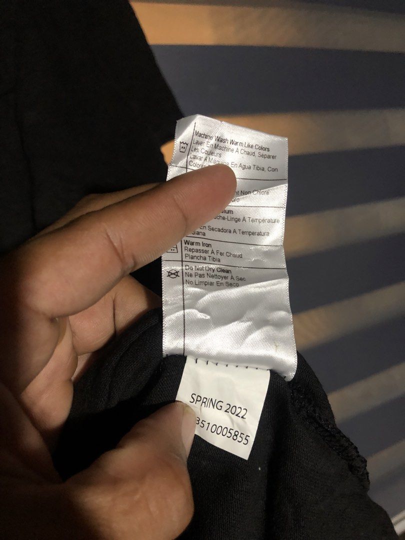 Carhartt (Category: Activewear) located in Ormoc. Submitted by lunzagalan01366 (Listing ID 1464061236, Image 3). Description: Carhartt Good as new Size: L on Tag best fits XL FreshFromBale NeedWash .