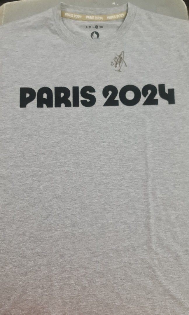 Carlos Caloy Yulo signed Olympic shirt (Category: Other Merchandise) located in San Pedro. Submitted by alecRM (Listing ID 1464055403, Image 2). Description: 2-time Olympic Gold Medalist Carlos "Caloy" Yulo autographed 2024 Paris Olympics Official Shirt Was signed during his official Malacanang visit Shirts were bought from Paris, France during the olympics (shirts alone were P2000 each) *money back guarantee if proven faked signatures, pic with 