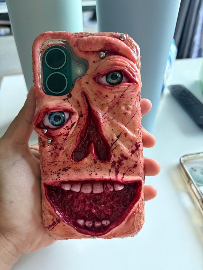 CASING IPHONE 16 (Category: Cases & Covers) located in Johor Bahru. Submitted by diyana01 (Listing ID 1464007154, Image 3). Description: custom case Iphone 16 pakai sekali je jual sebab dah pakai phone baru harga asal RM245 mahal nok🤣.