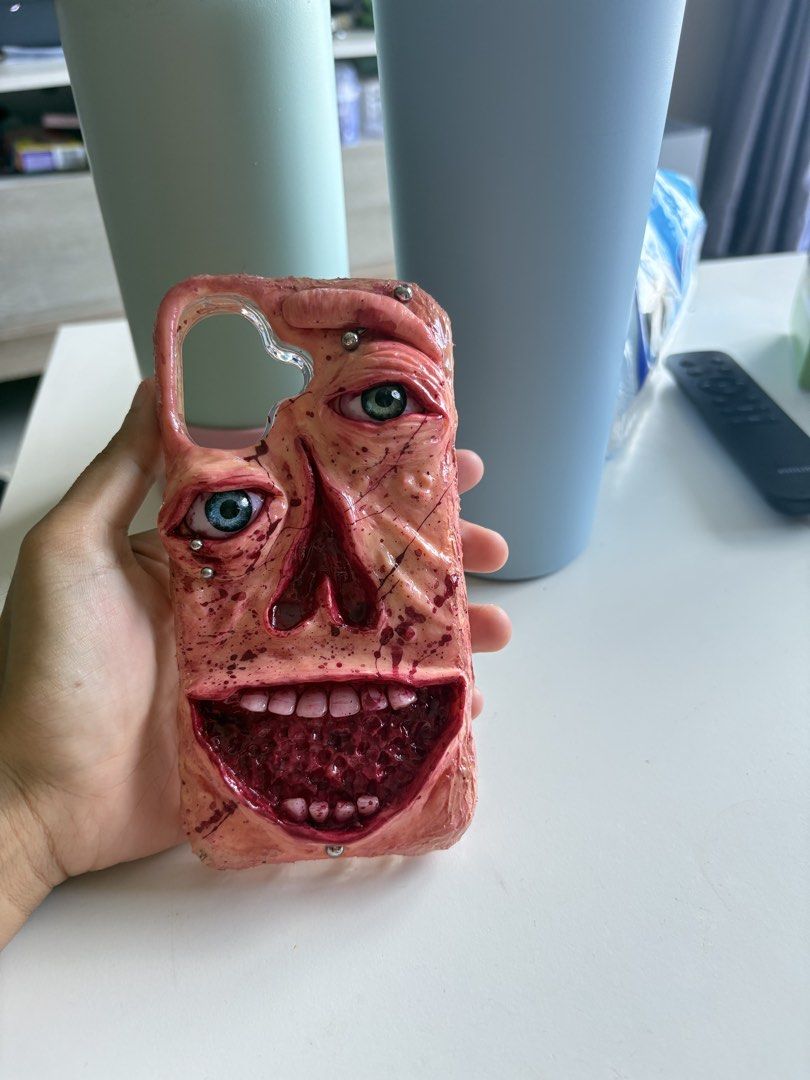 CASING IPHONE 16 (Category: Cases & Covers) located in Johor Bahru. Submitted by diyana01 (Listing ID 1464007154, Image 2). Description: custom case Iphone 16 pakai sekali je jual sebab dah pakai phone baru harga asal RM245 mahal nok🤣.