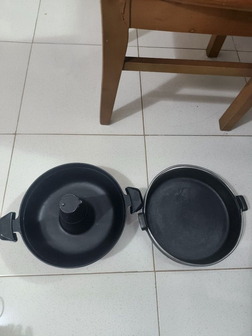 Cast iron shabu-shabu pan (Category: Bakeware) located in Santa Rosa. Submitted by rare_findsphbyleo (Listing ID 1463971009, Image 1). Description: set of 2 Cast iron shabu-shabu pan thick and heavy japan.