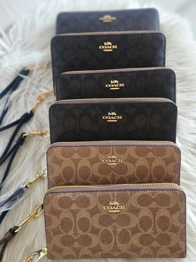 Cch long wallet (Category: Wallets & Card holders) located in Tarlac. Submitted by shop.trlc (Listing ID 1463961028, Image 1). Description: CCH LONG WALLET ✨ Brandnew✨ 🏷️3,950 ✅Sealed 💯Guaranteed 0 rig 🇵🇭Ph onhand Plus local SF 🚚 Lalamove ready Ready to ship! Pls like and follow for more original items 🌸 FB: Shop.Trlc Tiktok: shoptrlcbykath Carousell: kthrnAya.