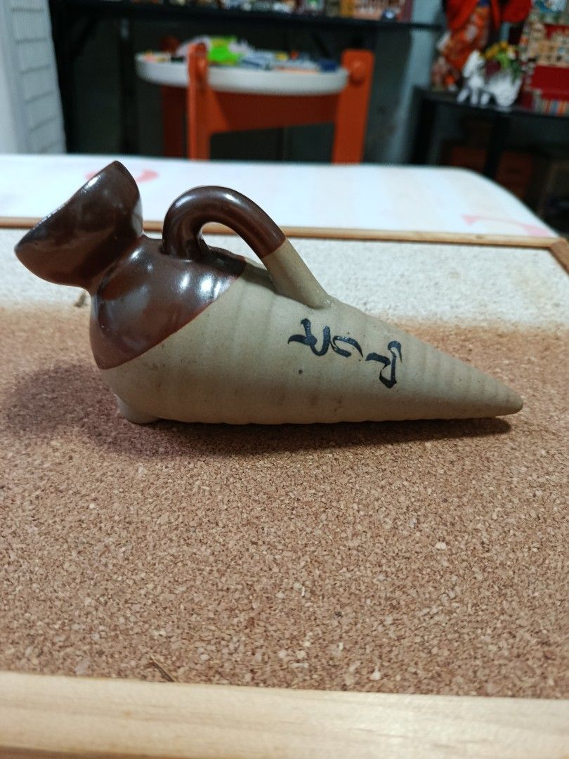 Ceramic brown cone shaped flower vase display (Category: Vases & Decorative Bowls) located in Quezon City. Submitted by kristal68 (Listing ID 1463938715, Image 3). Description: .