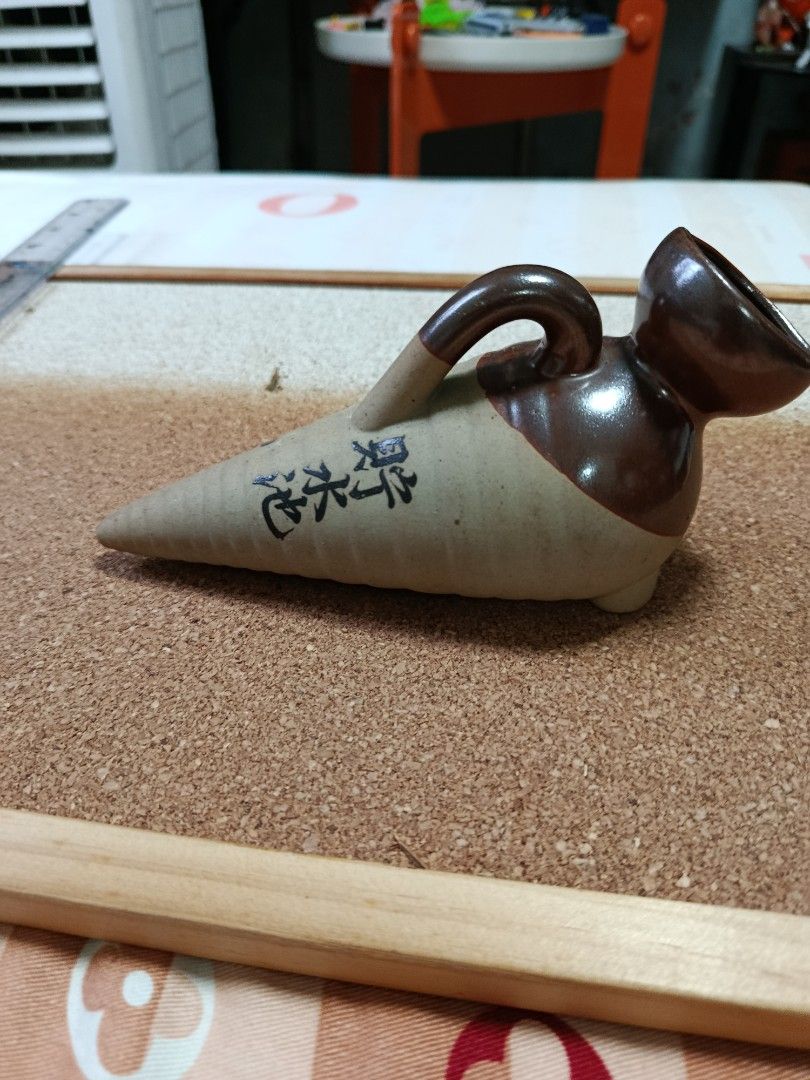 Ceramic brown cone shaped flower vase display (Category: Vases & Decorative Bowls) located in Quezon City. Submitted by kristal68 (Listing ID 1463938715, Image 1). Description: .