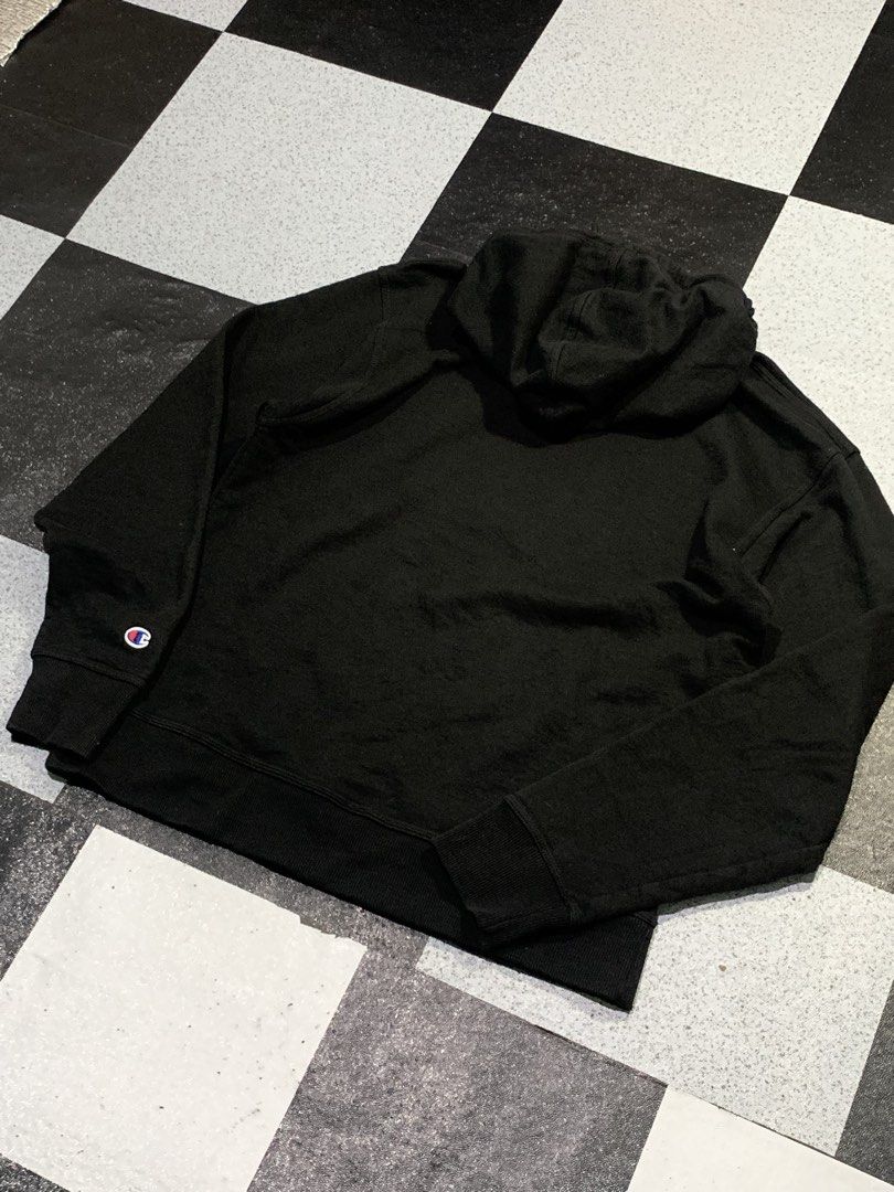 Champion hoodie (Category: Hoodies) located in Angeles City. Submitted by badillajel81176 (Listing ID 1463987154, Image 2). Description: WTS –Champion pull over hoodie 📏 Size: Tag size “MEDIUM “ TO LARGE 📏 Measurements: Width : 22 Length: 27.2 💢Issue- NO ISSUE ✨ Condition: 10/10 🟦 Color Rate:10/10 📍 Pampanga Angeles City 📦 Shipping available nationwide.